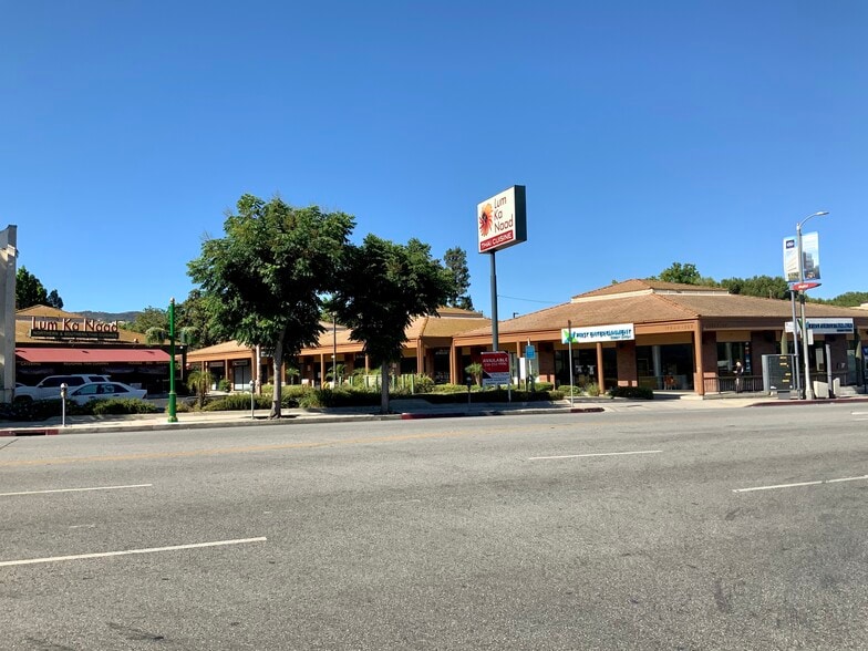 17648-17656 Ventura Blvd, Encino, CA à louer - Photo de l’immeuble – Image 2 sur 29