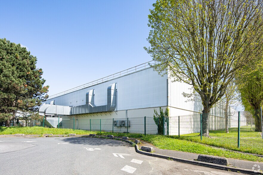 Industriel/Logistique dans Villejust à louer - Photo de l’immeuble – Image 2 sur 2