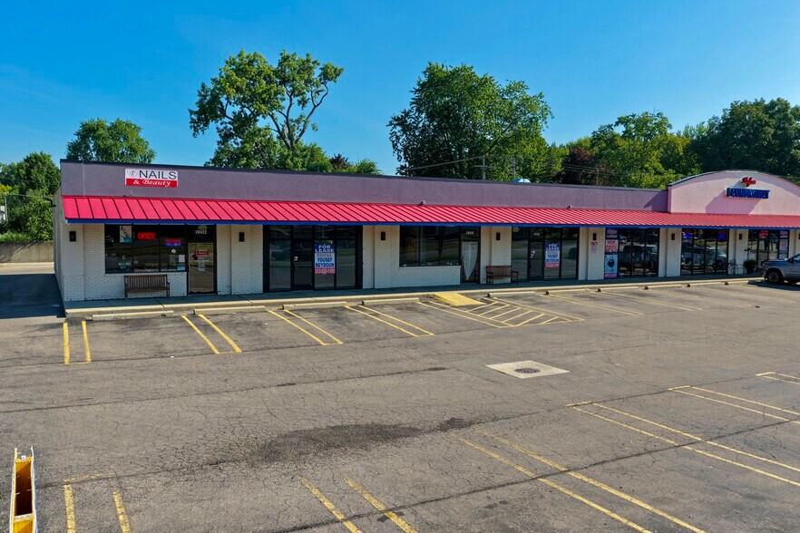 28400-28422 5 Mile Rd, Livonia, MI à louer - Photo de l’immeuble – Image 2 sur 5