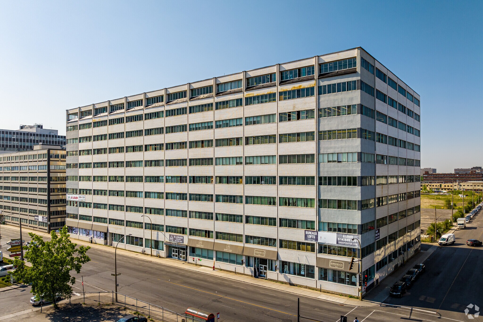 9494 Boul Saint-Laurent, Montréal, QC à louer Photo de l’immeuble– Image 1 sur 7