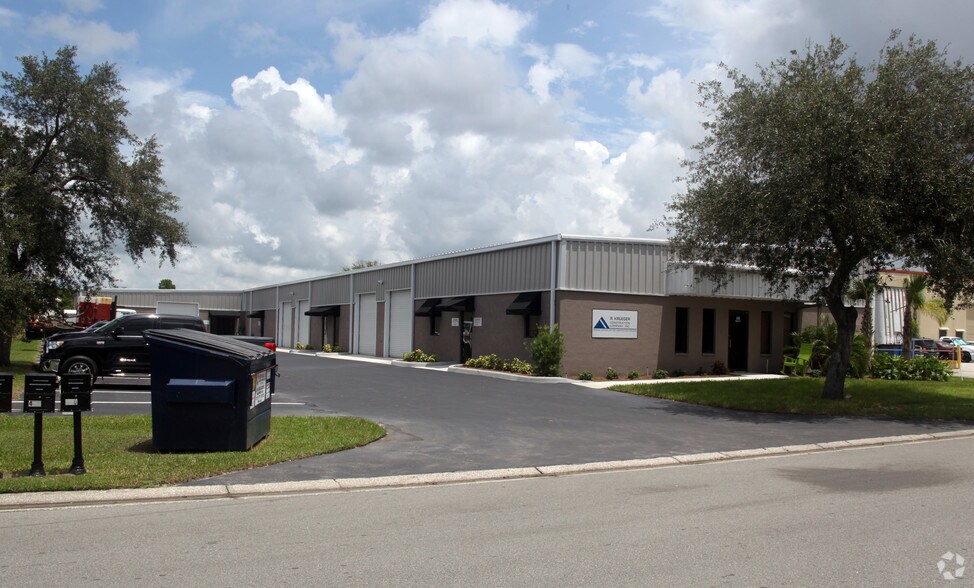 440 Roberts Rd, Oldsmar, FL à louer - Photo principale – Image 3 sur 15