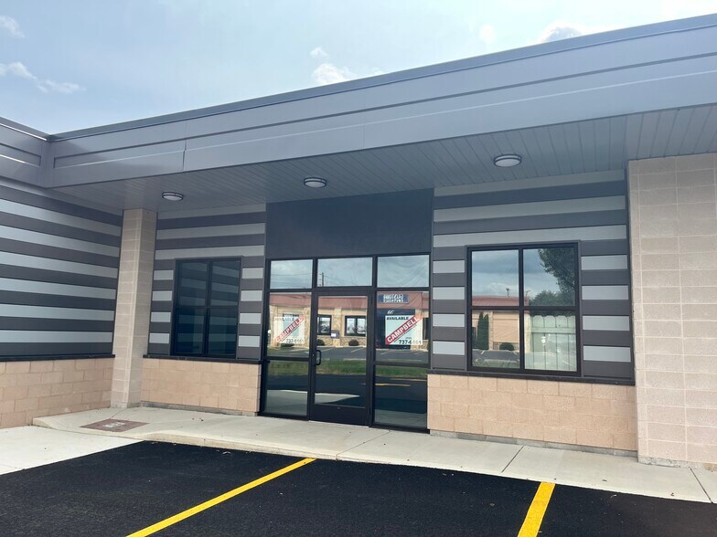 110 S Sporting Hill Rd, Mechanicsburg, PA à louer - Photo de l’immeuble – Image 2 sur 3