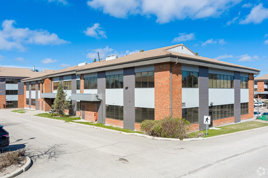 801 Manning Rd NE, Calgary, AB à louer - Photo principale – Image 2 sur 17