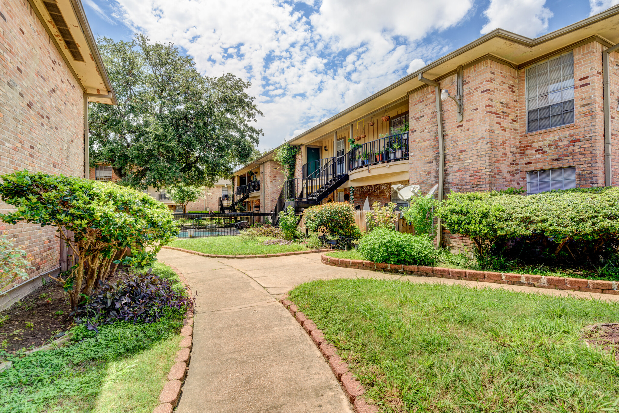 5704 Edgemoor Dr, Houston, TX à vendre Photo de l’immeuble– Image 1 sur 12