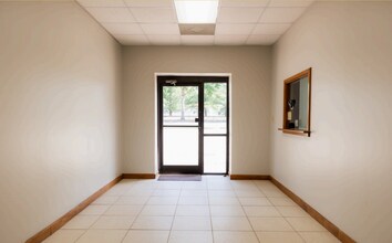 106 E Railroad Ave, Gibsonville, NC à louer Photo intérieure– Image 1 sur 5