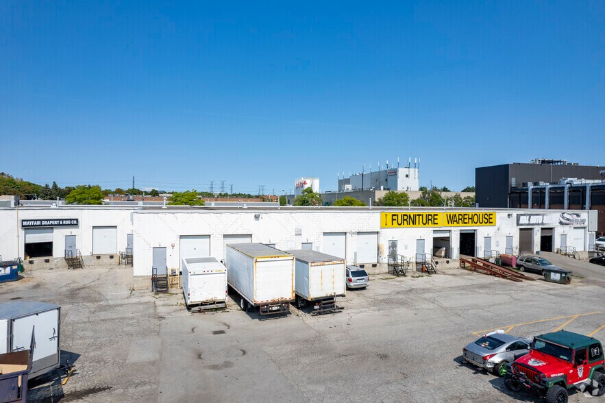 4699 Keele St, Toronto, ON à louer - Photo de l’immeuble – Image 3 sur 6