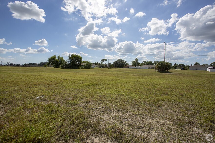 1712 Skyline Blvd, Cape Coral, FL à vendre - Photo de l’immeuble – Image 2 sur 2