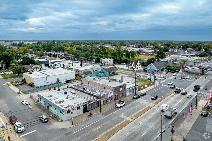 1913 Deer Park Ave, Deer Park, NY à vendre - Photo de l’immeuble – Image 2 sur 3