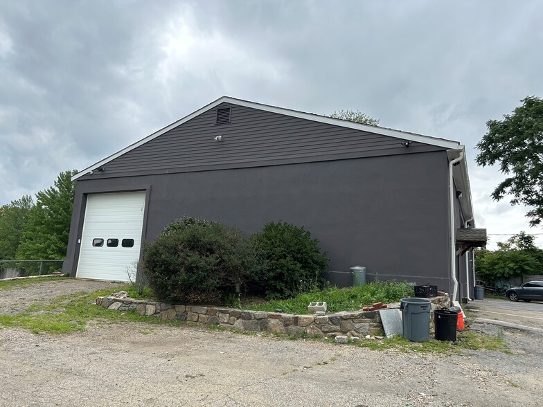 94 Danbury Rd, New Milford, CT à louer - Photo de l’immeuble – Image 3 sur 3