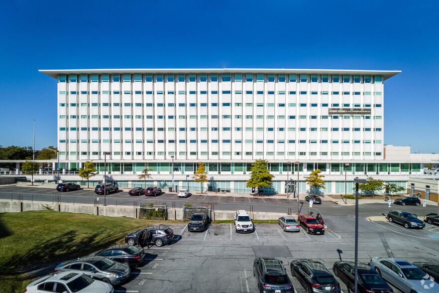 6505 Belcrest Rd, Hyattsville, MD à louer - Photo de l’immeuble – Image 3 sur 5