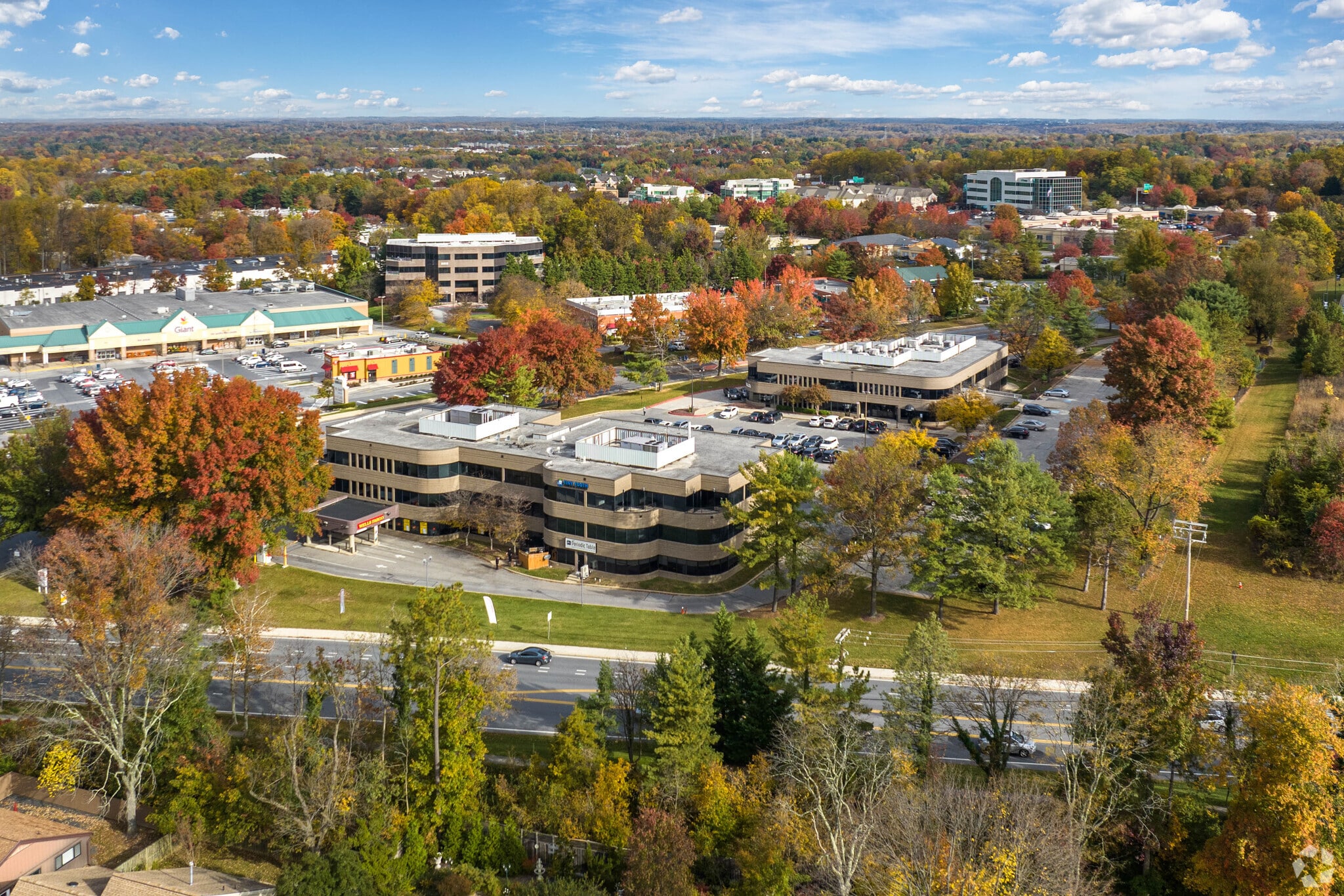 8808 & 8818 Centre Park Dr, Columbia, MD à louer Aérien– Image 1 sur 27