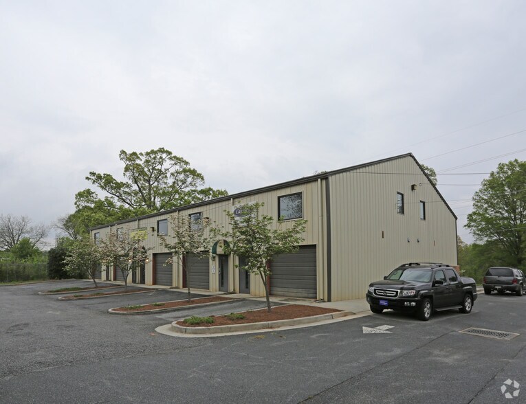 367 N Clarendon Ave, Scottdale, GA à louer - Photo principale – Image 1 sur 2