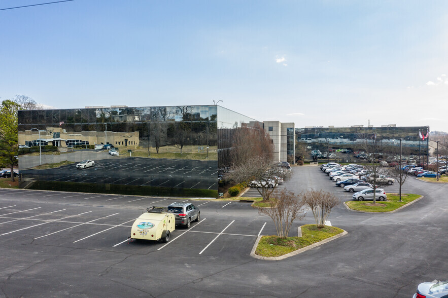 2451 Atrium Way, Nashville, TN à louer - Photo de l’immeuble – Image 1 sur 10