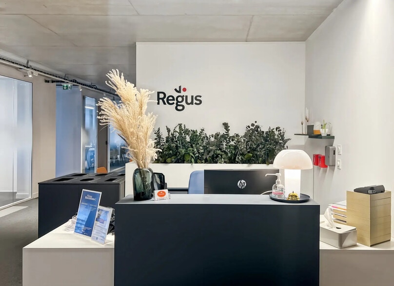Bureau dans Tinqueux à louer - Hall d’entrée – Image 3 sur 10