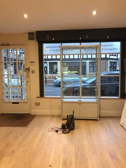 74-76 High St, East Grinstead à louer - Photo de l’immeuble – Image 3 sur 4