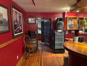 210 S Water St, Stoughton, WI à louer Photo intérieure– Image 2 sur 10