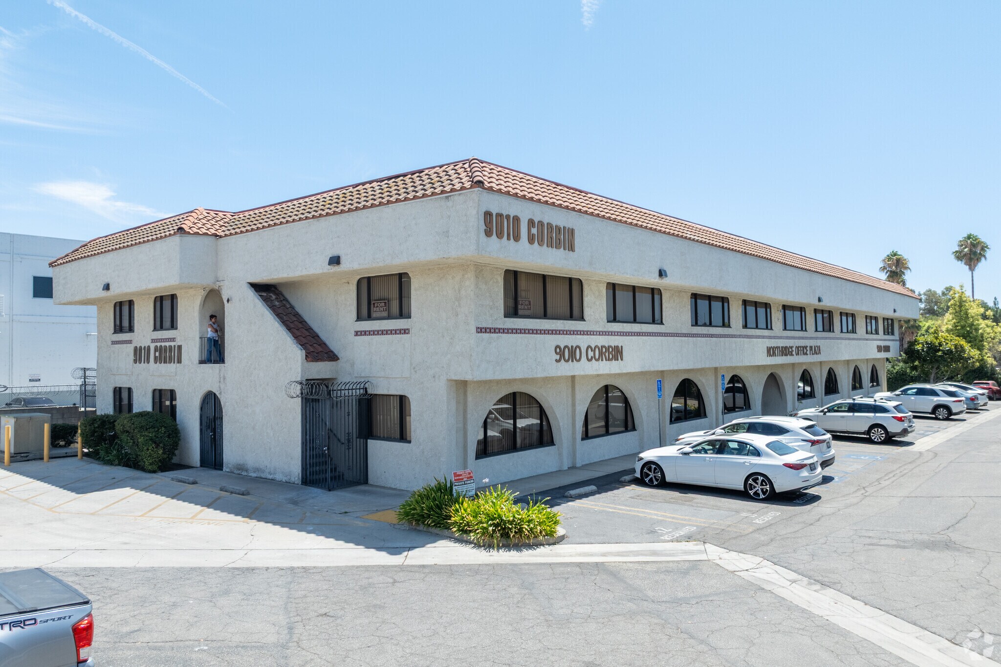 9010 Corbin Ave, Northridge, CA à louer Photo principale– Image 1 sur 7