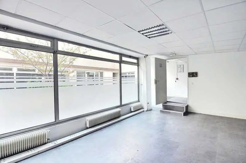 Local d’activités dans Paris à louer - Photo de l’immeuble – Image 2 sur 7