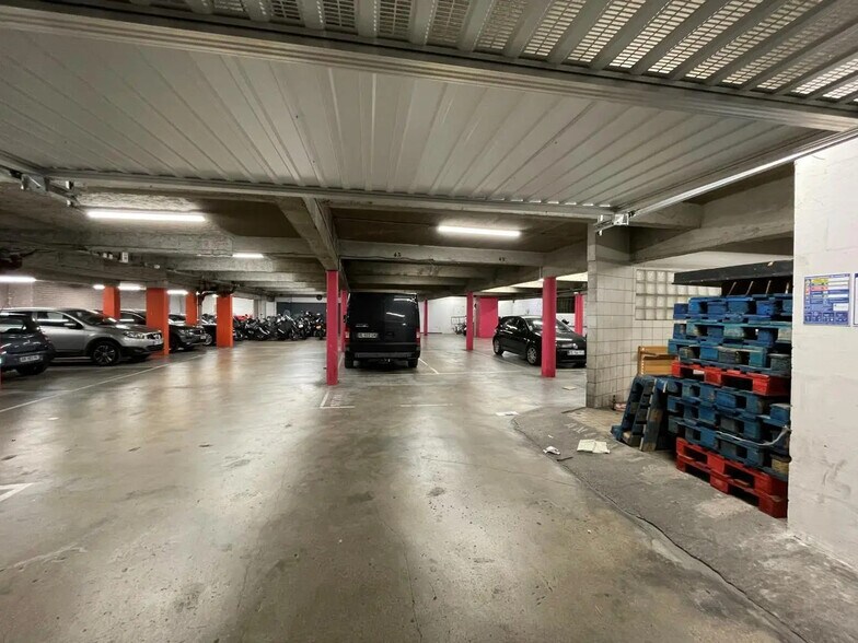 Local d’activités dans Chaville à louer - Photo de l’immeuble – Image 3 sur 5