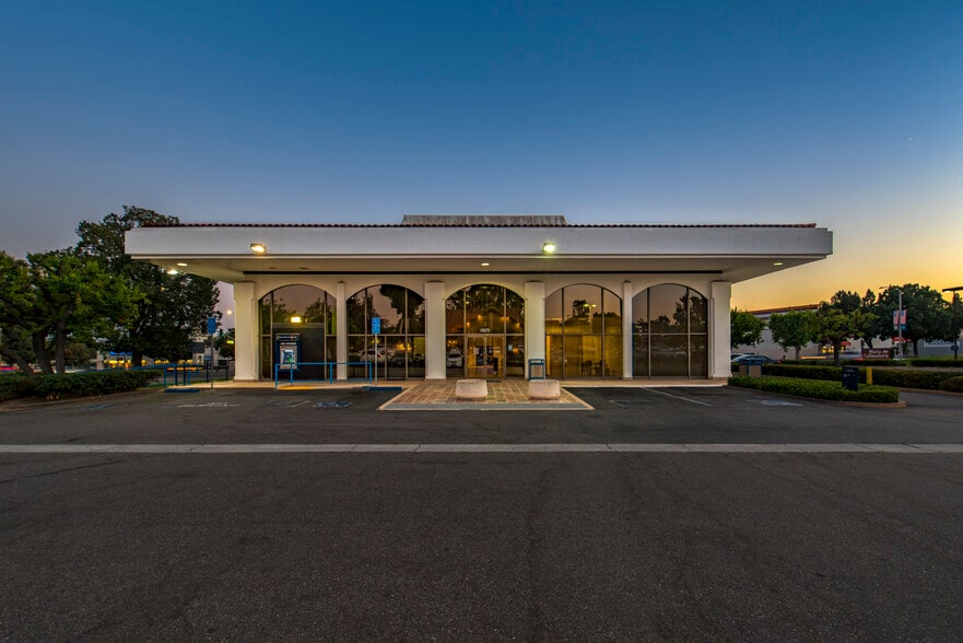 15175 Whittier Blvd, Whittier, CA à louer - Photo de l’immeuble – Image 2 sur 14