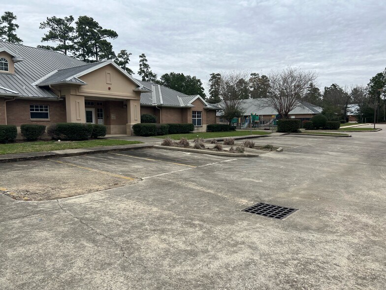 8401 Kuykendahl Rd, Spring, TX à louer - Photo de l’immeuble – Image 3 sur 12