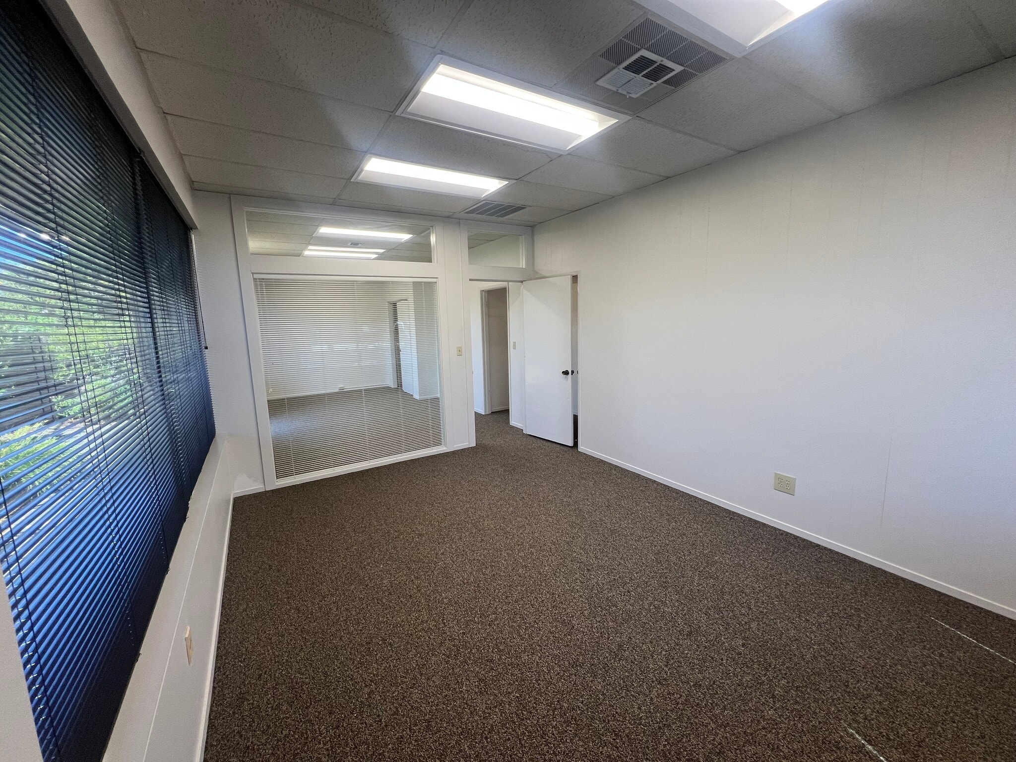 117-121 Paul Dr, San Rafael, CA à louer Photo de l’immeuble– Image 1 sur 7