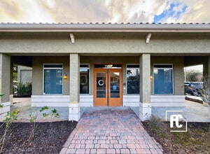 700-760 SE Indian St, Stuart, FL à louer Photo de l’immeuble– Image 1 sur 12