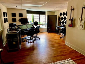 37 W Putnam Ave, Greenwich, CT à louer Photo intérieure– Image 1 sur 16