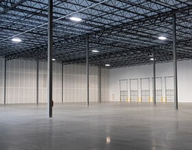 10812 Bryton Corporate Center Dr, Huntersville, NC à louer Photo intérieure– Image 1 sur 3