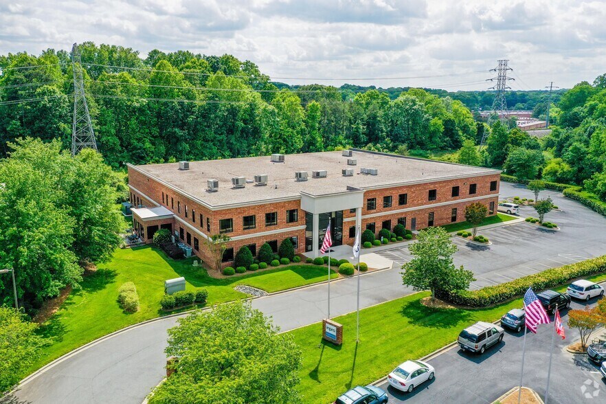 8012 Tower Point Dr, Charlotte, NC à louer - Aérien – Image 2 sur 13
