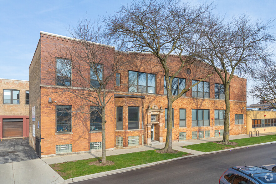 4410 N Ravenswood Ave, Chicago, IL à louer - Photo principale – Image 1 sur 8