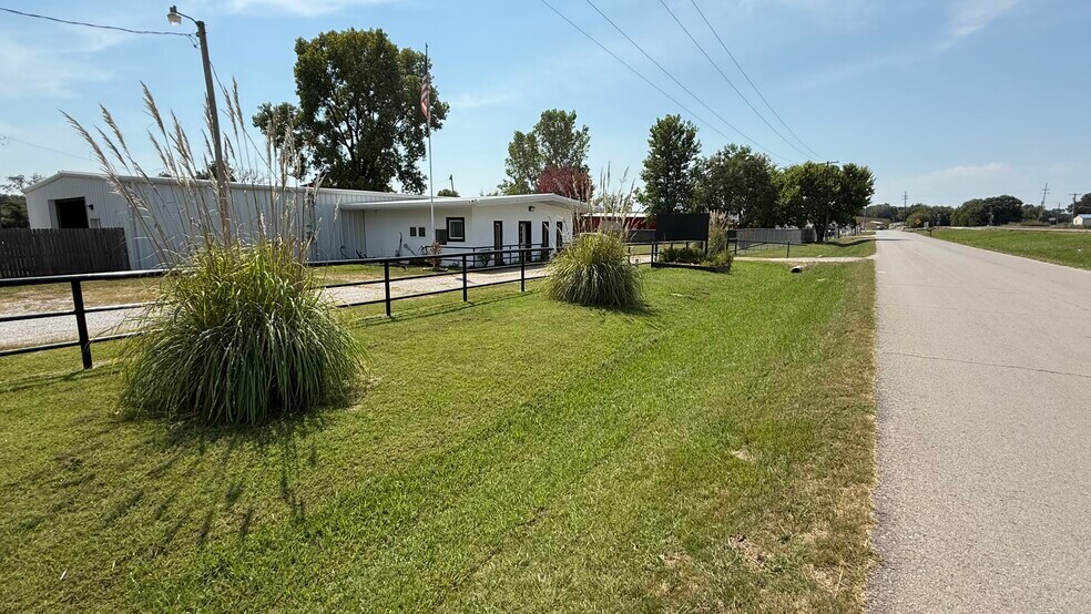 710 Industrial Rd, Bristow, OK à vendre - Photo de l’immeuble – Image 2 sur 8