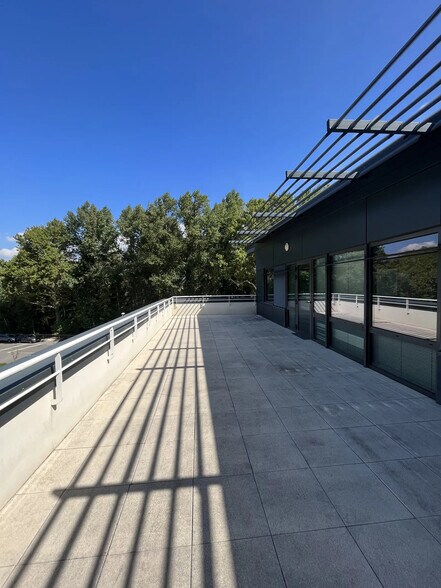 270 Rue Pierre Duhem, Aix-en-Provence à louer - Photo de l’immeuble – Image 3 sur 5