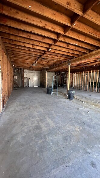 915 N Maclay Ave, San Fernando, CA à louer - Photo de l’immeuble – Image 3 sur 5