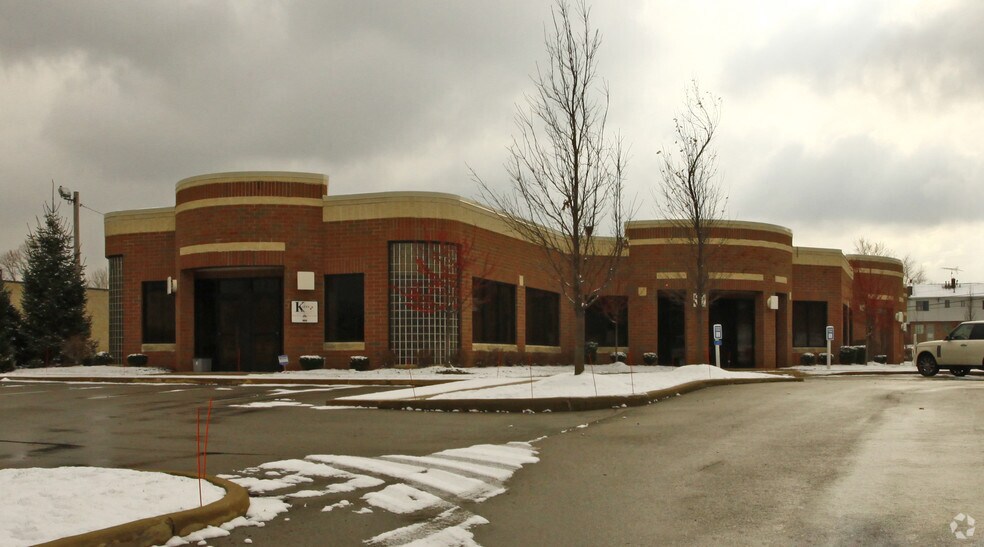 26110 Emery Rd, Warrensville Heights, OH à louer - Photo de l’immeuble – Image 3 sur 9