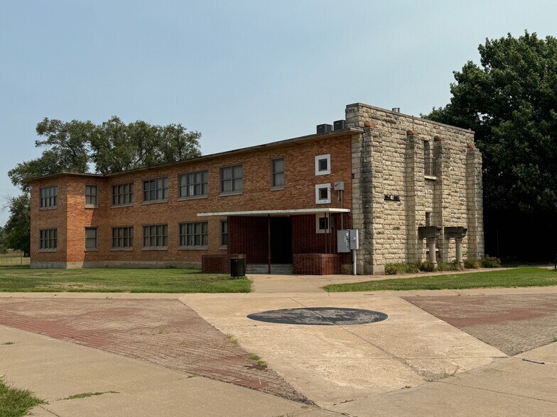 110 W Otis Ave, Salina, KS à vendre - Photo de l’immeuble – Image 3 sur 8