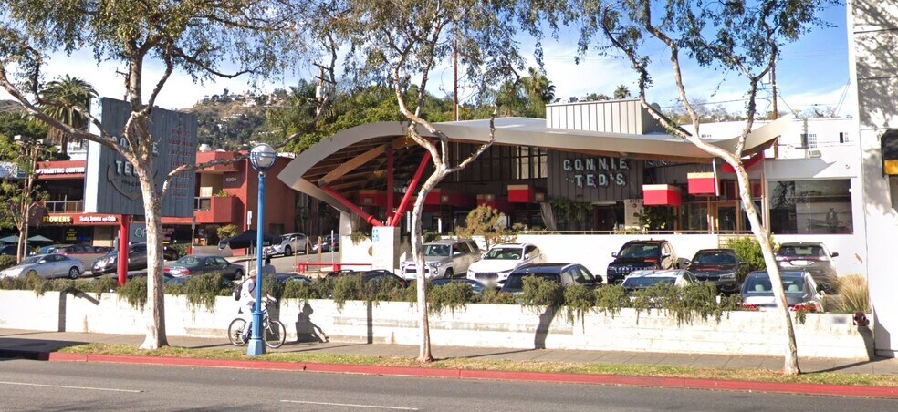 8171 Santa Monica Blvd, West Hollywood, CA à louer - Photo principale – Image 1 sur 4