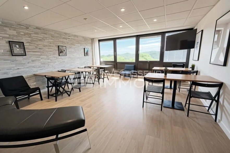 Bureau dans Boissy-Saint-Léger à louer - Photo de l’immeuble – Image 3 sur 11