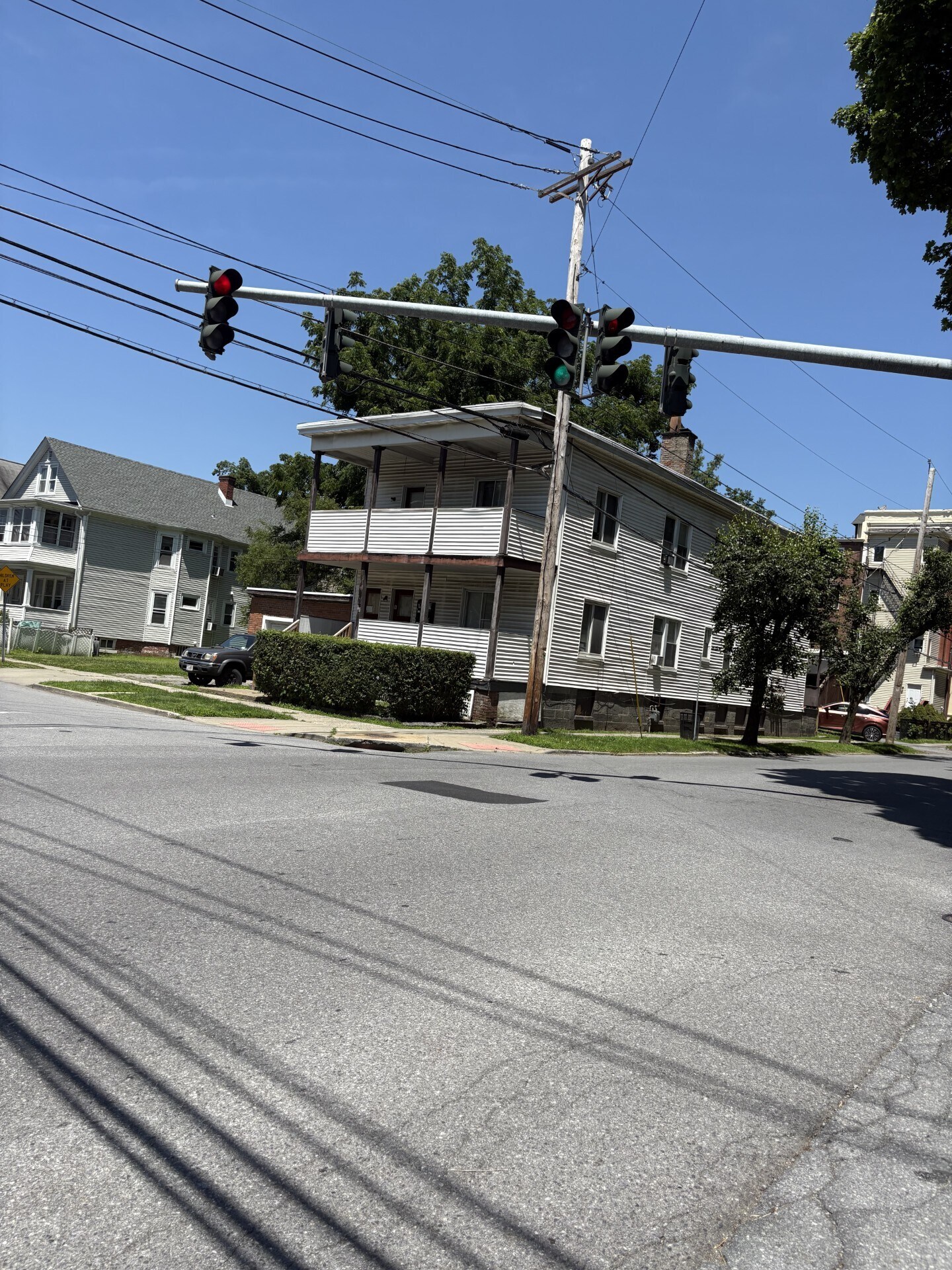 63 Franklin St, Poughkeepsie, NY à vendre Photo principale– Image 1 sur 3
