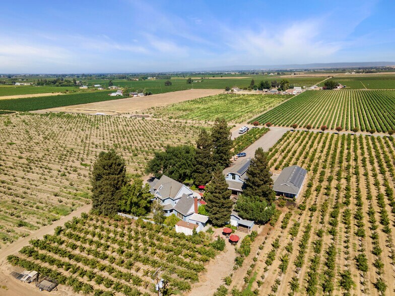 9291 E Harney Ln, Lodi, CA à vendre - Photo principale – Image 1 sur 21