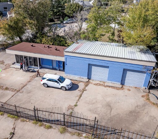 1111 Fort Worth Ave, Dallas, TX à vendre - Photo de l’immeuble – Image 2 sur 3