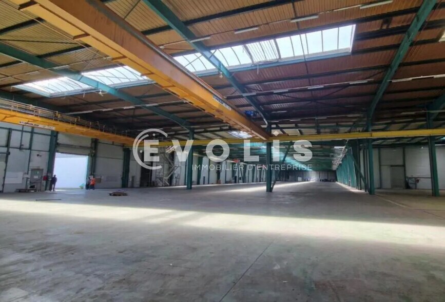 205 Rue De La Motte, Lieusaint à louer - Photo de l’immeuble – Image 3 sur 3