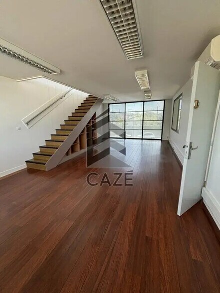 Bureau dans Cenon à vendre - Photo de l’immeuble – Image 1 sur 9