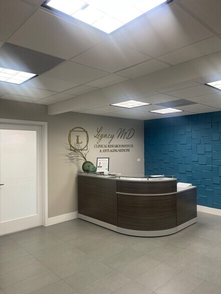 4960 SW 72nd Ave, Miami, FL à louer - Photo intérieure – Image 3 sur 24