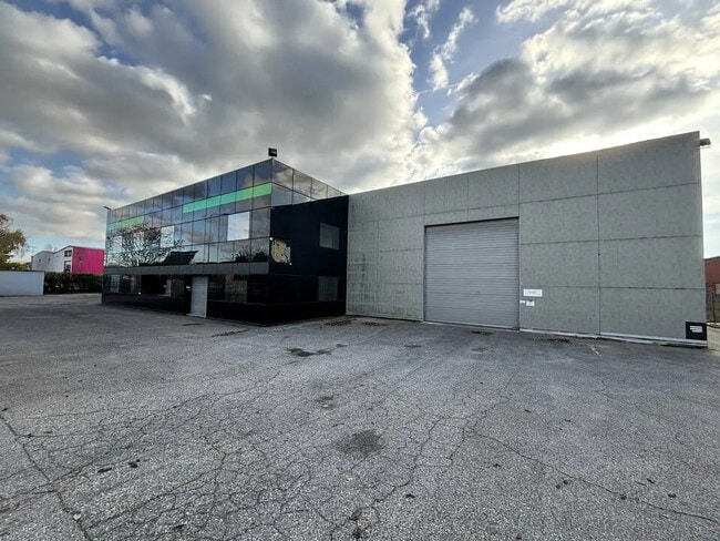 Plus de détails pour Bureau, Local d'activités à louer