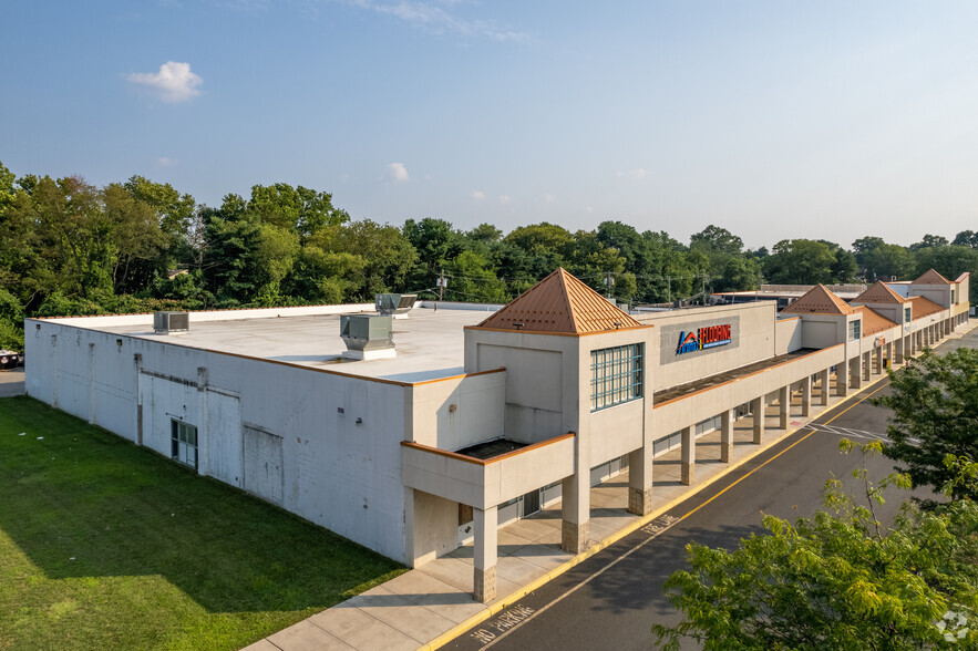 1210 Route 130 N, Cinnaminson, NJ à louer - Photo principale – Image 1 sur 10