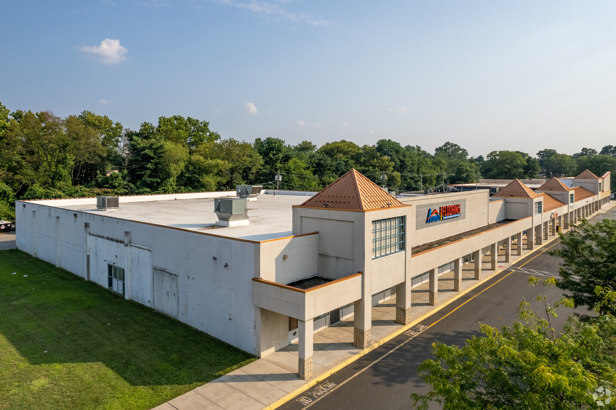 1210 Route 130 N, Cinnaminson, NJ à louer Photo principale– Image 1 sur 11