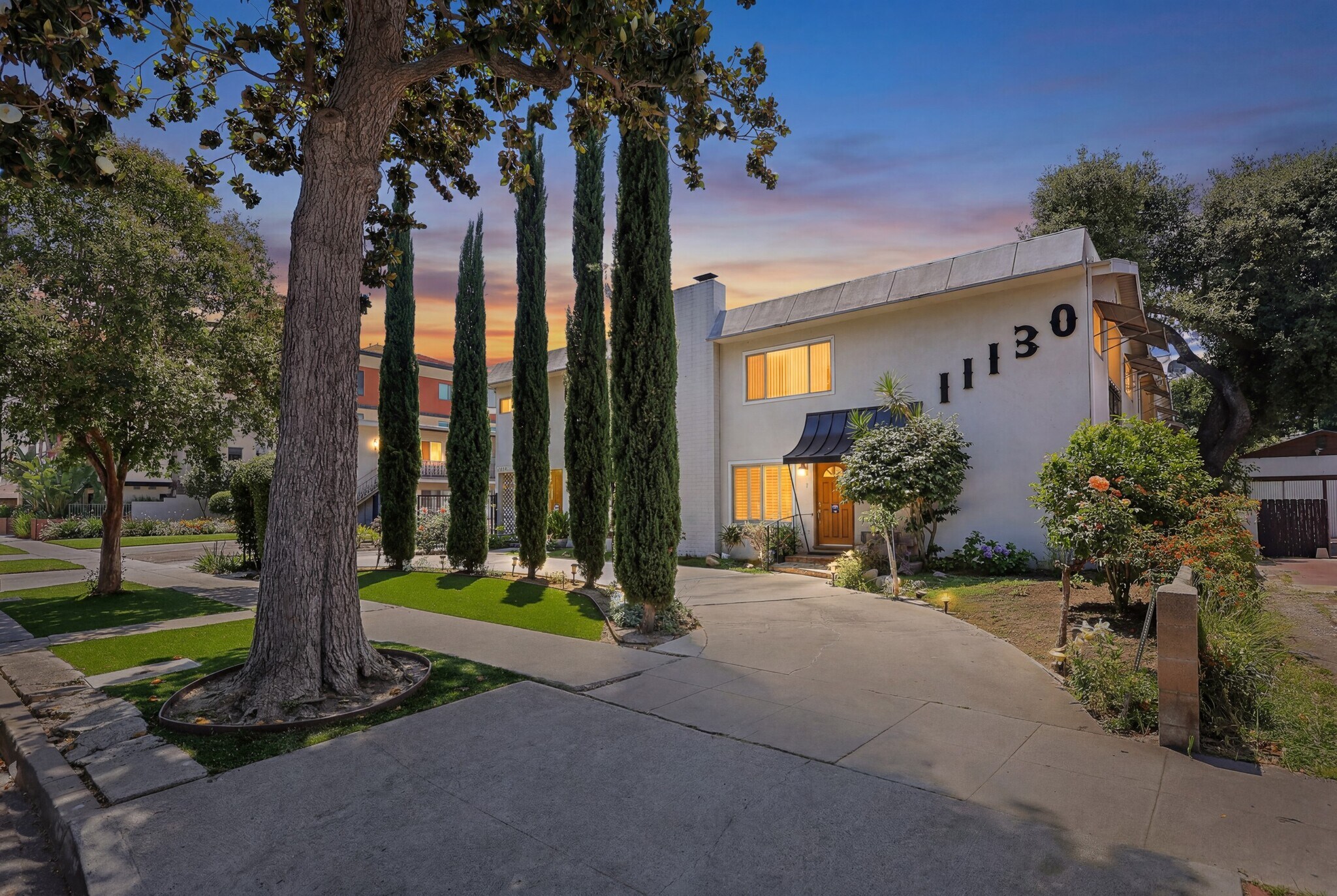11130 Huston St, North Hollywood, CA à vendre Photo de l’immeuble– Image 1 sur 33
