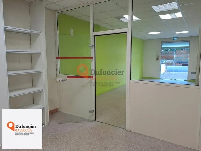 Plus de détails pour Bureau, Local commercial à louer