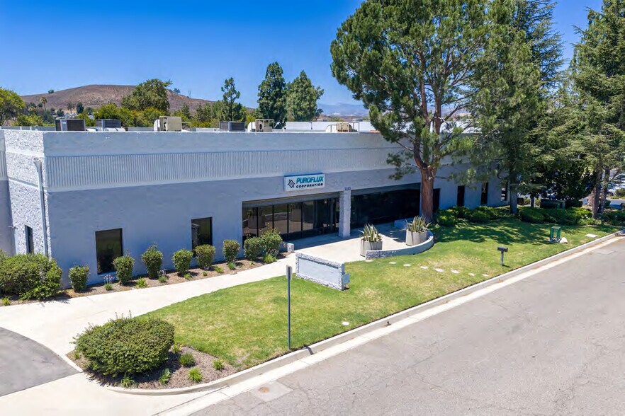 2121 Union Pl, Simi Valley, CA à louer - Photo de l’immeuble – Image 1 sur 3